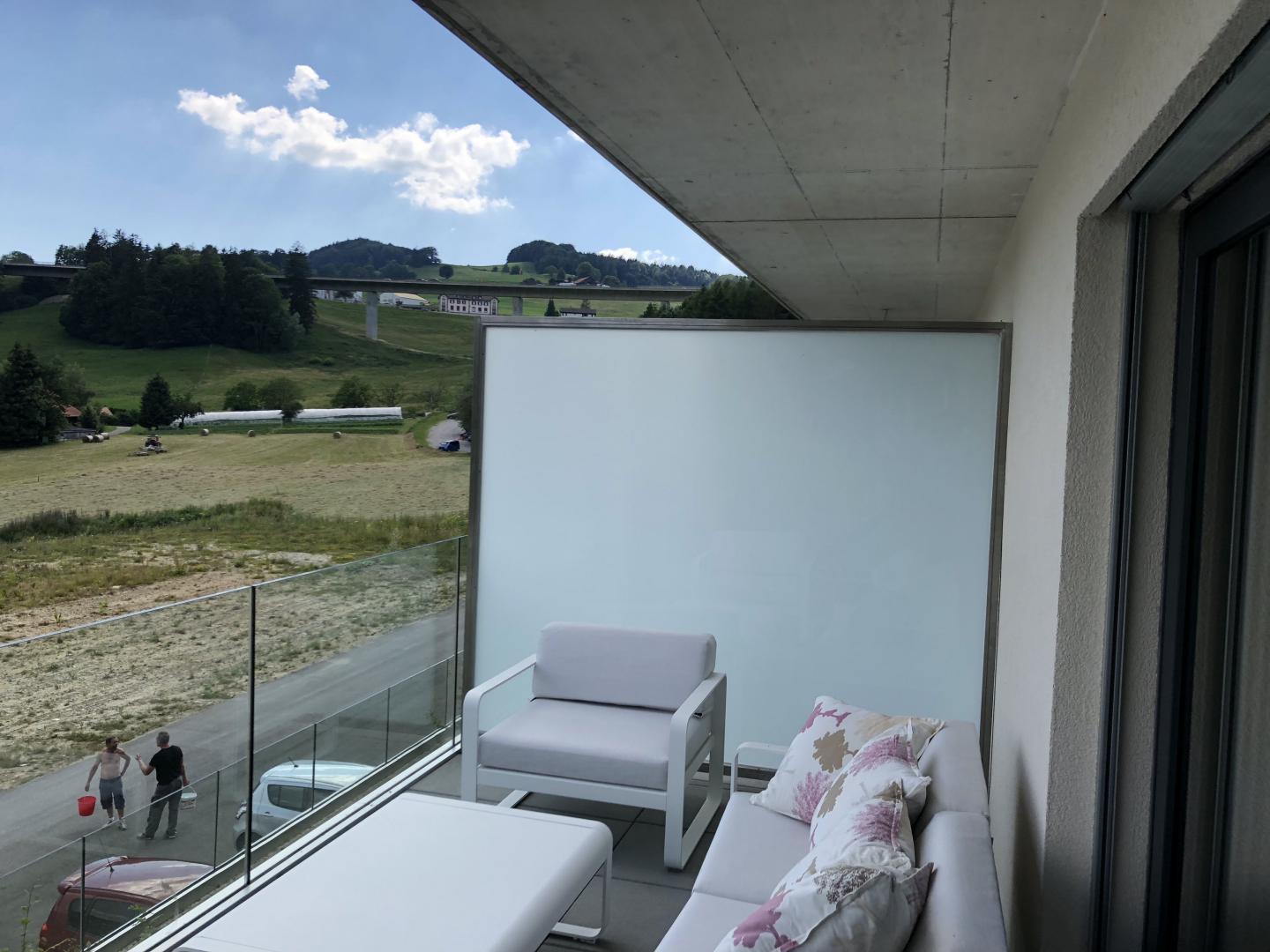 Séparation de balcon vitrée